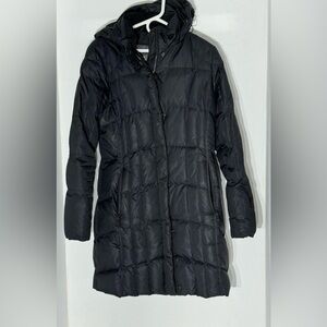 Eddie Bauer long puffer coat with hood. M. Excellent condition.